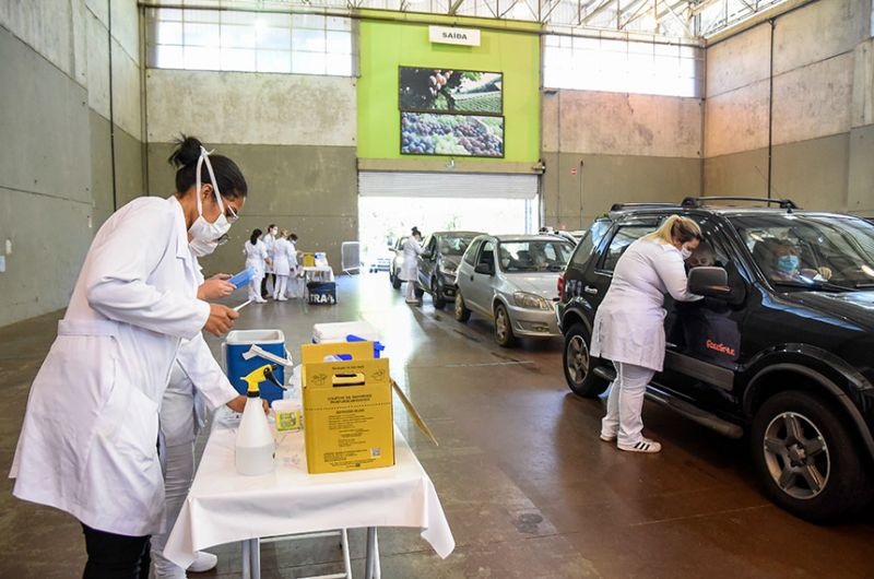 Em meados de abril, apenas 4,5% da população recebeu a segunda dose de uma das vacinas disponíveis, conforme o Relatório de Atividade Fiscal, que aponta vagarosidade na imunização de 780 mil pessoas/dia - Fotos:Paulo Lopes/ Especial para o MS