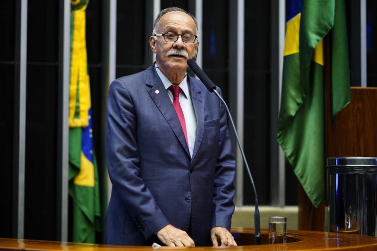Ramos recomendou a aprovação do texto do Senado - (Foto: Pablo Valadares/Câmara dos Deputados)