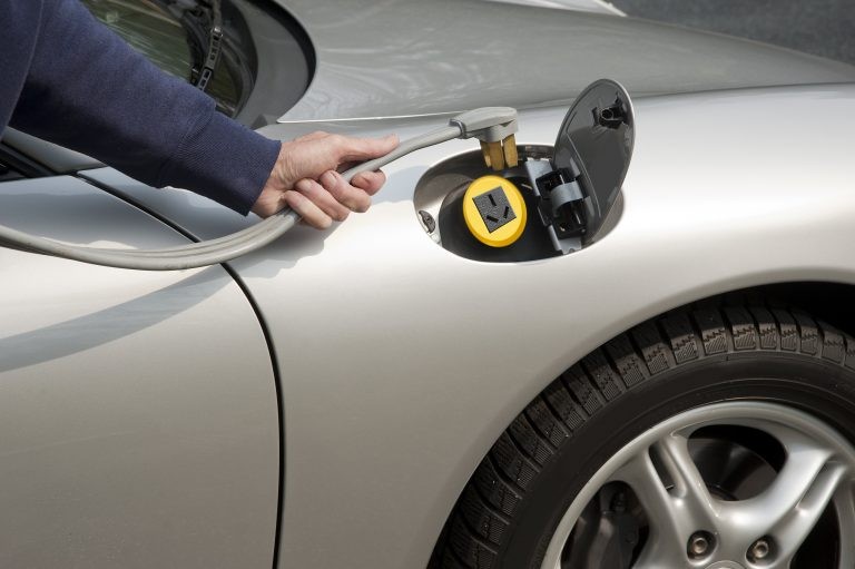 Isenção do pedágio pretendia estimular o aumento da frota de veículos elétricos, que são menos poluentes - (Foto: Depositphotos)