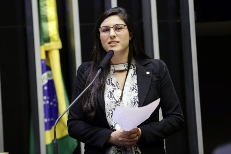  Para Chris Tonietto, o assunto precisa ser amplamente discutido - (Foto: Michel Jesus/Câmara dos Deputados)