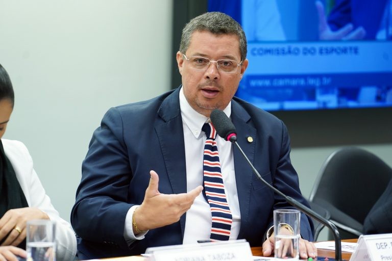 Fábio Mitidieri recomendou a aprovação da proposta - (Foto: Pablo Valadares/Câmara dos Deputados)