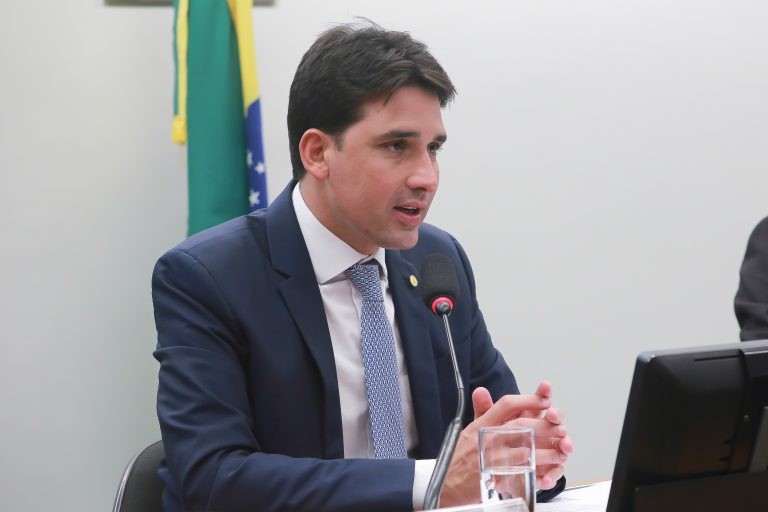 Sílvio Costa Filho recomendou a aprovação, com alterações - (Foto: Paulo Sérgio/Câmara dos Deputados)
