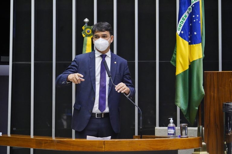 Rubens Pereira Junior recomendou a aprovação da proposta - (Foto: Pablo Valadares/Câmara dos Deputados)