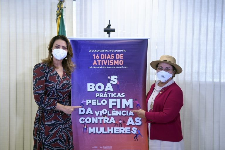 Senadora Leila Barros (E) e a procuradora da Mulher na Câmara, deputada Tereza Nelma (D) - (Foto: Edilson Rodrigues/Agência Senado)