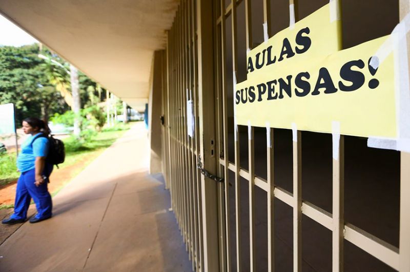 Escola fechada no DF: falta de recursos da rede pública para manter ensino será tema de audiência - Marcelo Camargo/Agência Brasil