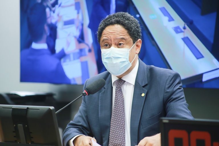 O deputado Orlando Silva destacou que debate durou um ano e meio - (Foto: Paulo Sérgio/Câmara dos Deputados)