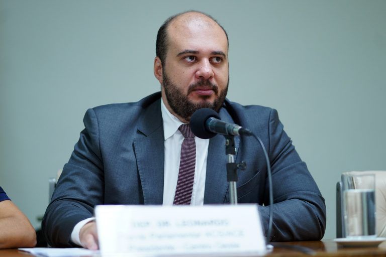 Dr. Leonardo: juros serão de até 5% ao ano, e pagamentos só começarão 12 meses após o término do curso - (Foto: Pablo Valadares/Câmara dos Deputados)