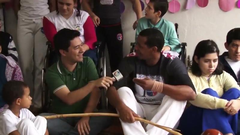 Capoeira para alunos especiais - Michel Hajime